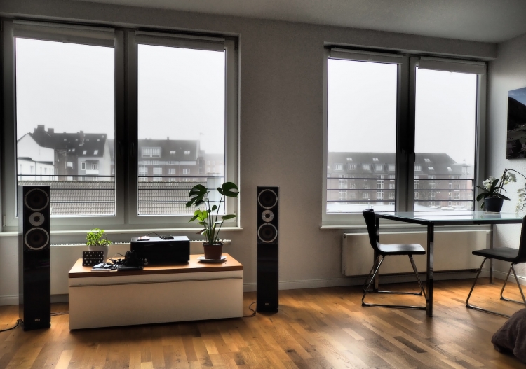 Why You Should Invest in Floor-Standing Speakers for Quality Sound
